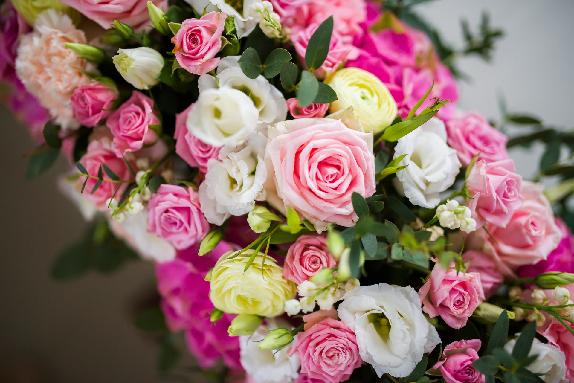 Bouquet funéraire roses Lyon
