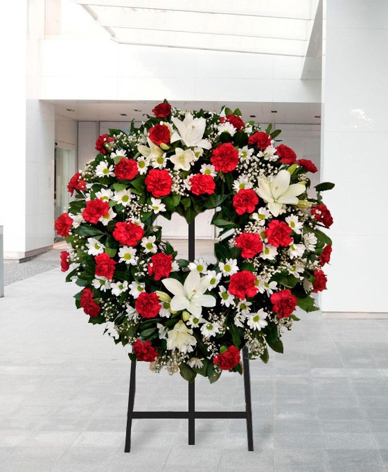 Couronne Pureté — Roses blanches et feuillages argentés